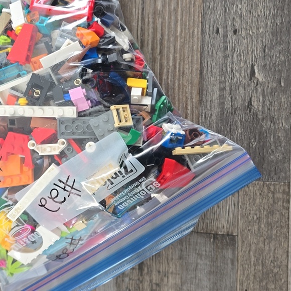 LEGO Mystery Grab Bag of Assorted Lego's| Mystery Bag #22​ - Picture 5 of 10